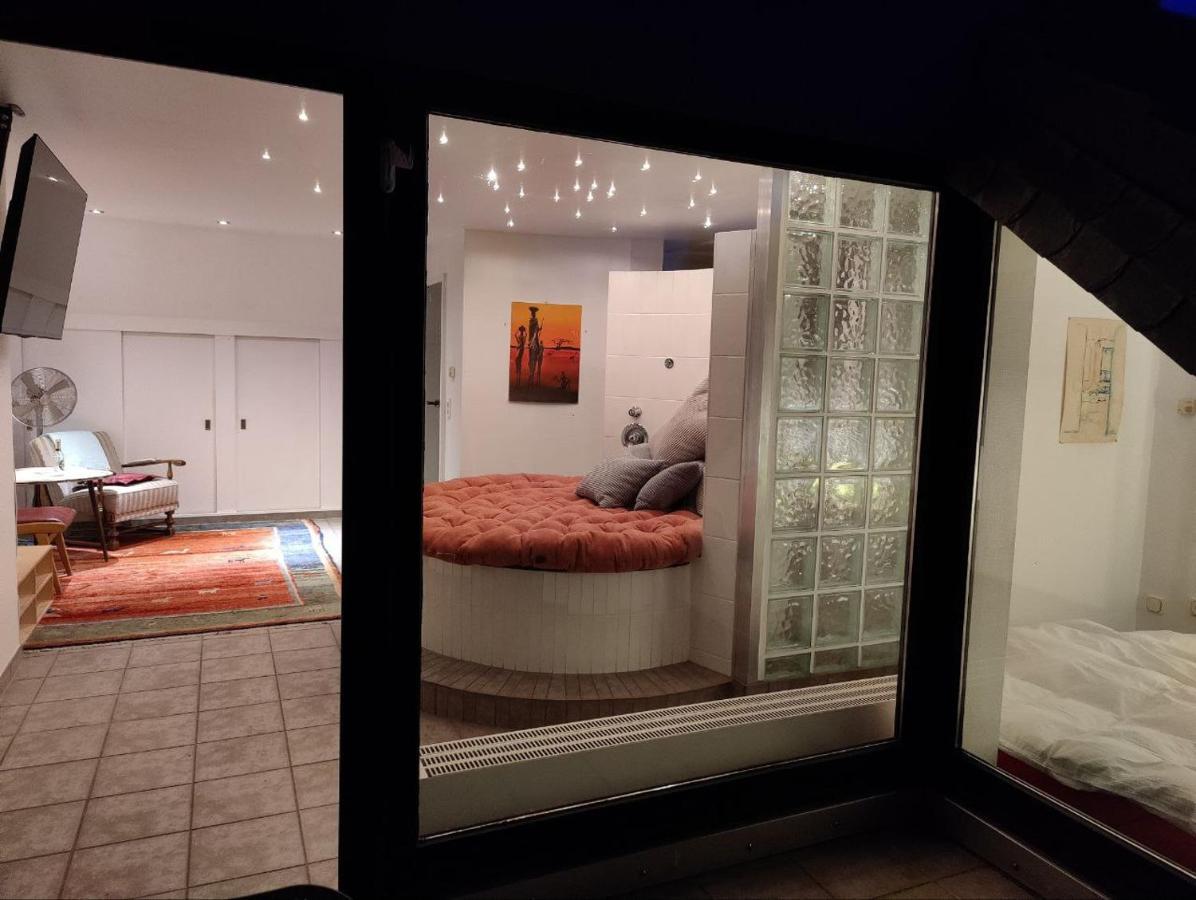 Spacious & Comfortable Guestrooms W Private Bathrooms Near Koelnmesse & Lanxess Arena, Free Parking, Highspeed Wifi Extérieur photo
